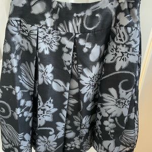 EUC Donna Ricco Collection Pleated Knee Length Elegant Skirt Size 8